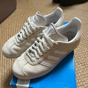 Adidas Gazelle size 7.5 in women beige suede.